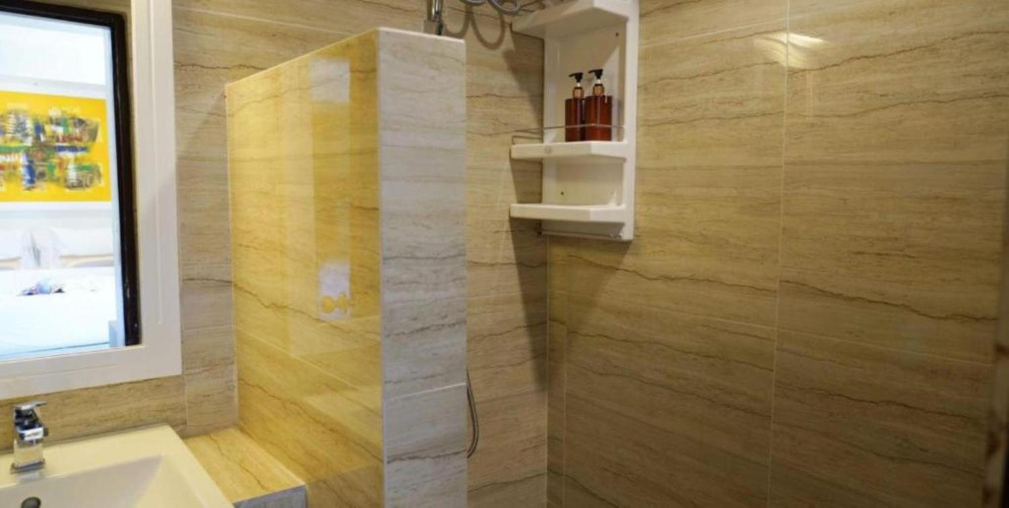Deluxe Twin Room with Window